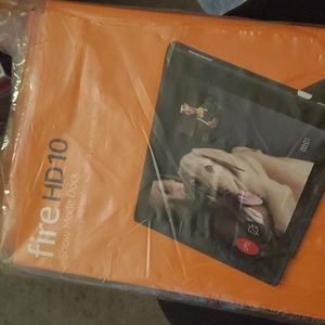 *NIB* Amazon Fire HD 10 Show Mode Dock
